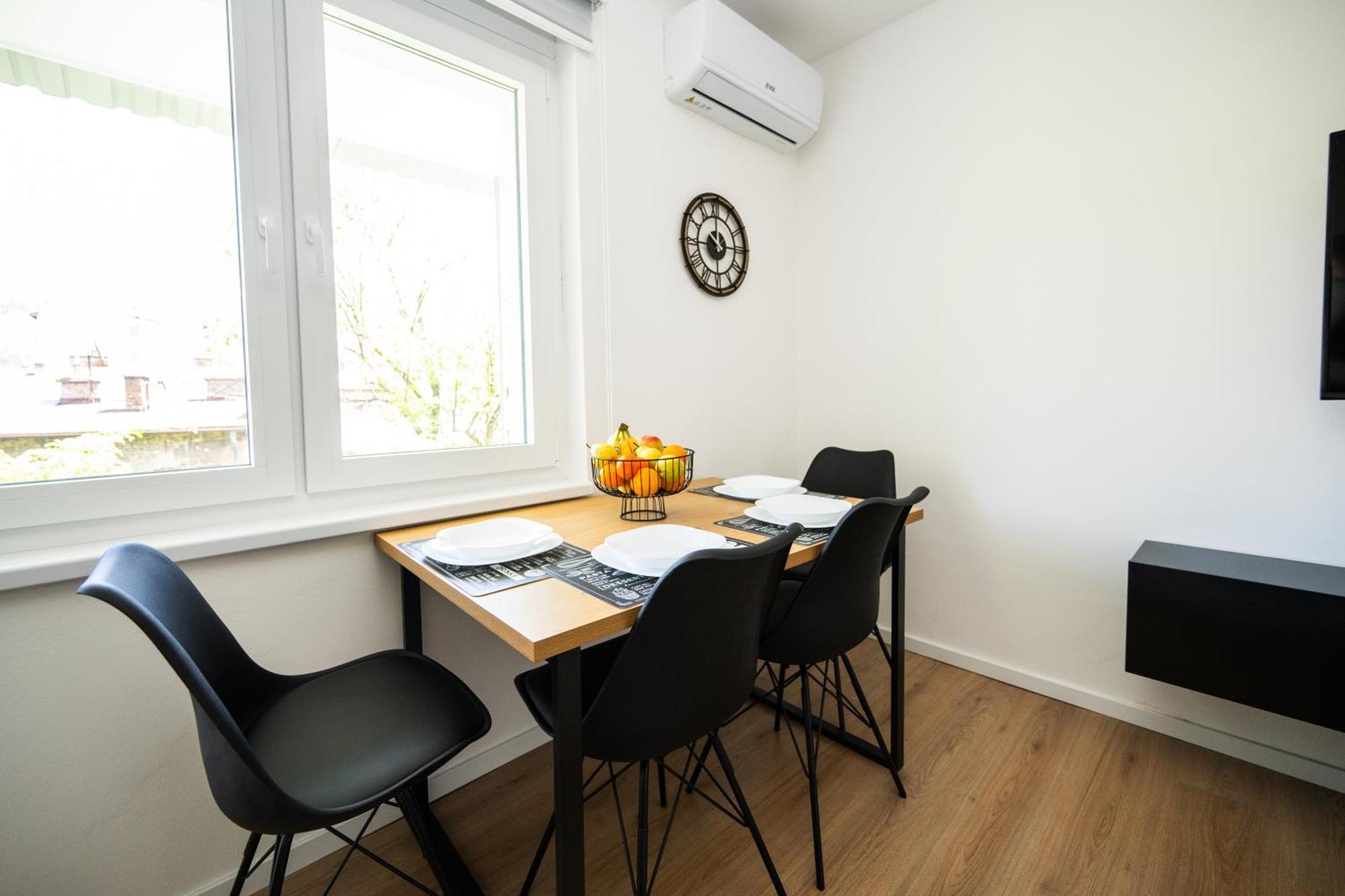 Bright 2Bdr Apartment With Balcony - Free Parking 사라예보 외부 사진