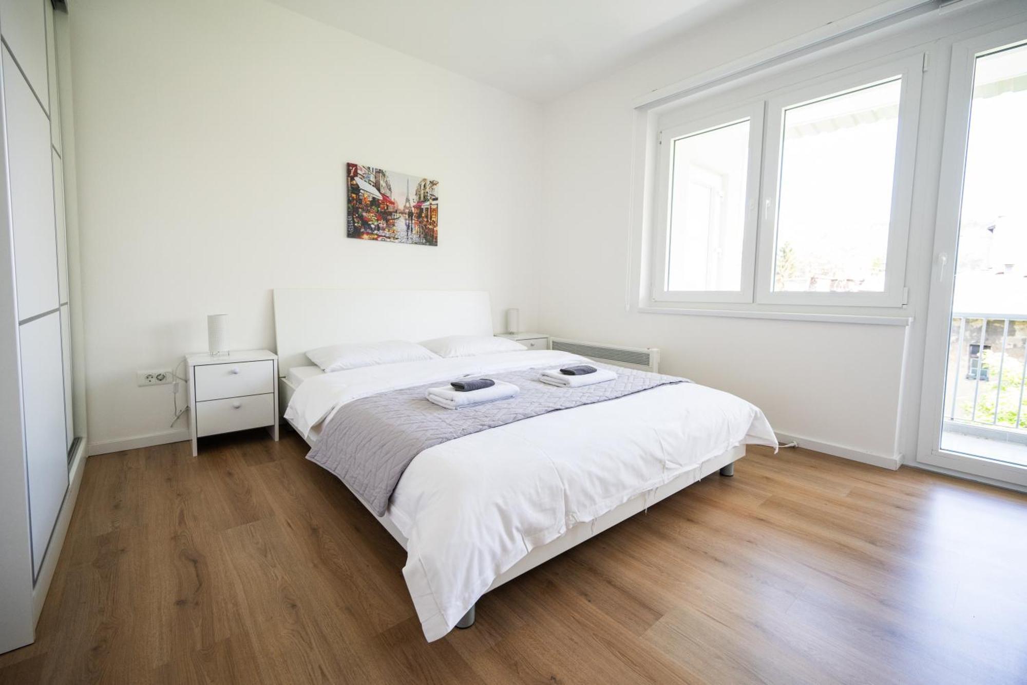 Bright 2Bdr Apartment With Balcony - Free Parking 사라예보 외부 사진