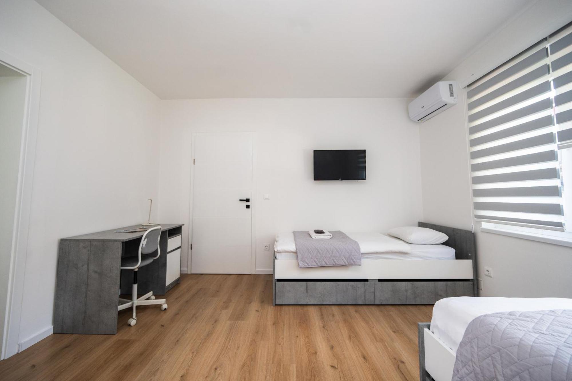 Bright 2Bdr Apartment With Balcony - Free Parking 사라예보 외부 사진