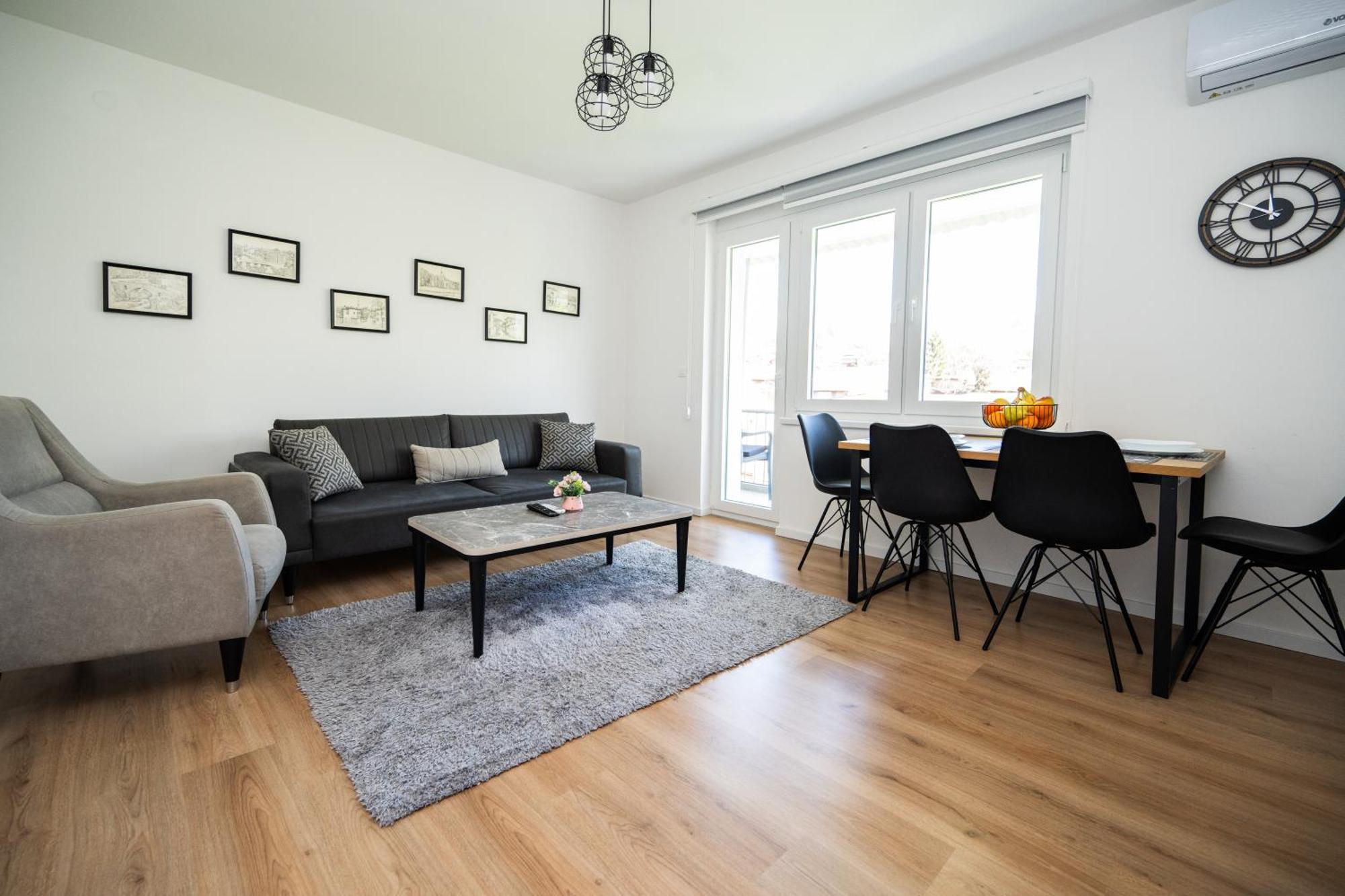 Bright 2Bdr Apartment With Balcony - Free Parking 사라예보 외부 사진